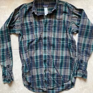 Patagonia Cotton Plaid Button down Size Small